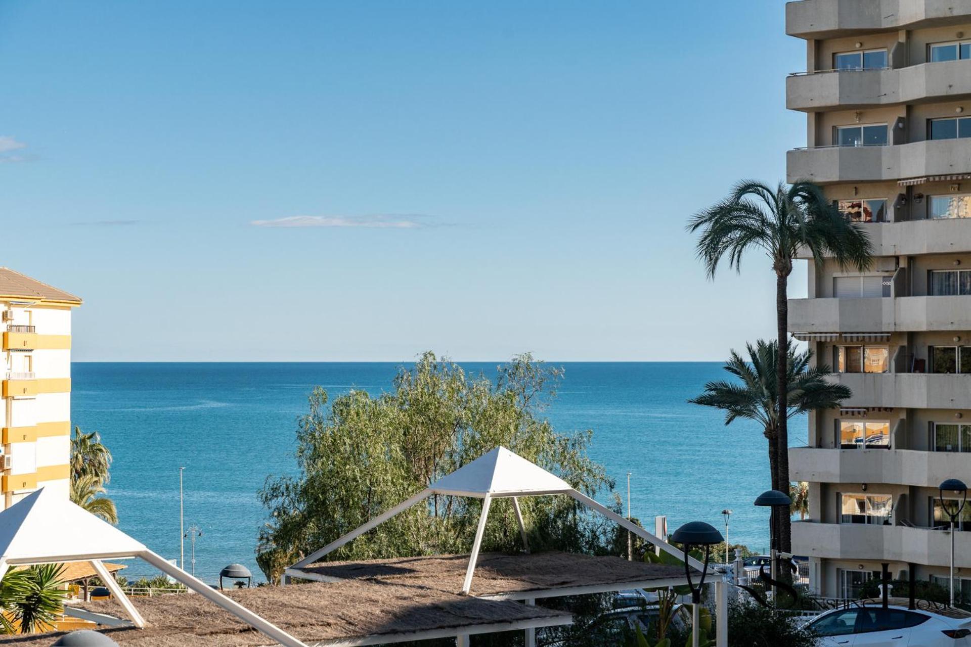 Seaview Beachfront Studio With Aqua Park & Balcony Benalmadena Luaran gambar